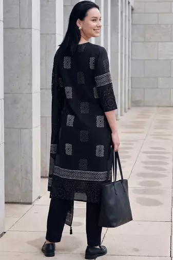 Women Printed Regular Thread Work  Cotton Kurta with Trousers & With Dupatta