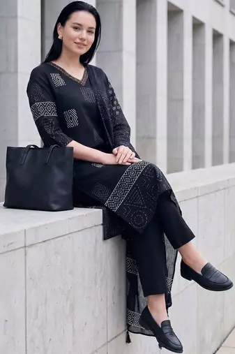 Women Printed Regular Thread Work  Cotton Kurta with Trousers & With Dupatta