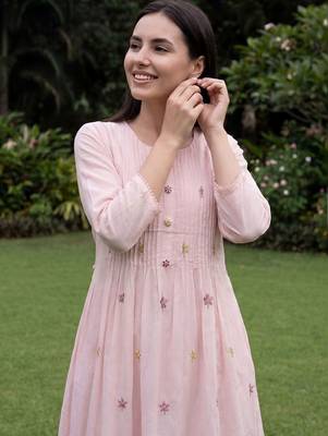 Women Floral Printed Pleated Thread Work Pure Cotton Kurta with Trousers 2