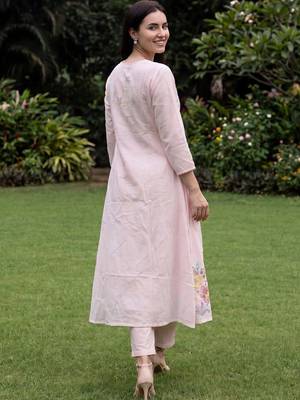 Women Floral Printed Pleated Thread Work Pure Cotton Kurta with Trousers 4