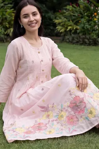 Women Floral Printed Pleated Thread Work Pure Cotton Kurta with Trousers