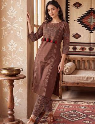 Women Ethnic Motifs Printed Regular  Cotton Kurta with Trousers 1