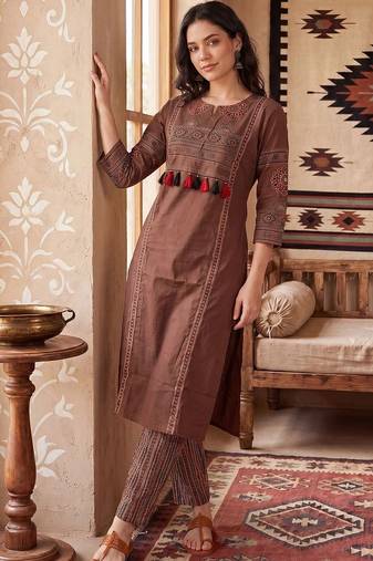 Women Ethnic Motifs Printed Cotton Kurta with Trousers