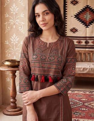 Women Ethnic Motifs Printed Regular  Cotton Kurta with Trousers 2