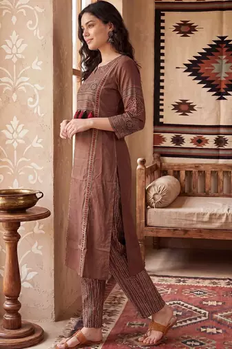 Women Ethnic Motifs Printed Regular  Cotton Kurta with Trousers