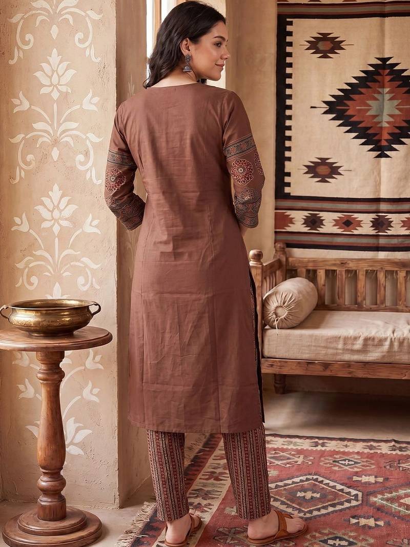 Women Ethnic Motifs Printed Regular  Cotton Kurta with Trousers
