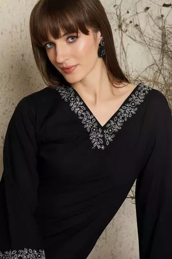 Women Ethnic Motifs Embroidered Regular Sequinned Kurta with Trousers