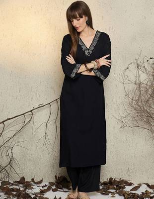 Women Ethnic Motifs Embroidered Regular Sequinned Kurta with Trousers 2