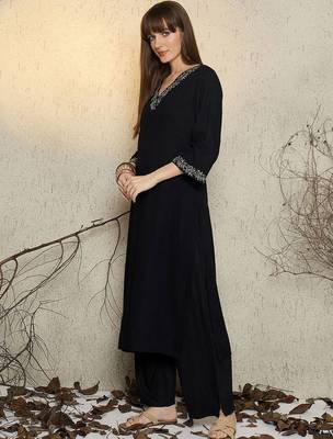Women Ethnic Motifs Embroidered Regular Sequinned Kurta with Trousers 3