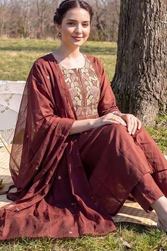 Women Ethnic Motifs Embroidered Regular Thread Work  Cotton Kurta with Trousers & With Dupatta