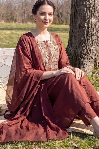 Women Ethnic Motifs Embroidered Regular Thread Work  Cotton Kurta with Trousers & With Dupatta