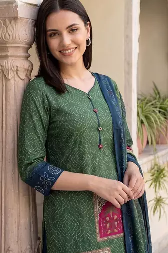 Women Ethnic Motifs Printed Regular Kurta with Trousers & With Dupatta