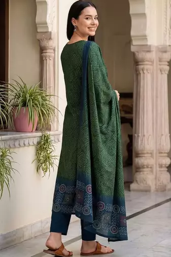 Women Ethnic Motifs Printed Regular Kurta with Trousers & With Dupatta