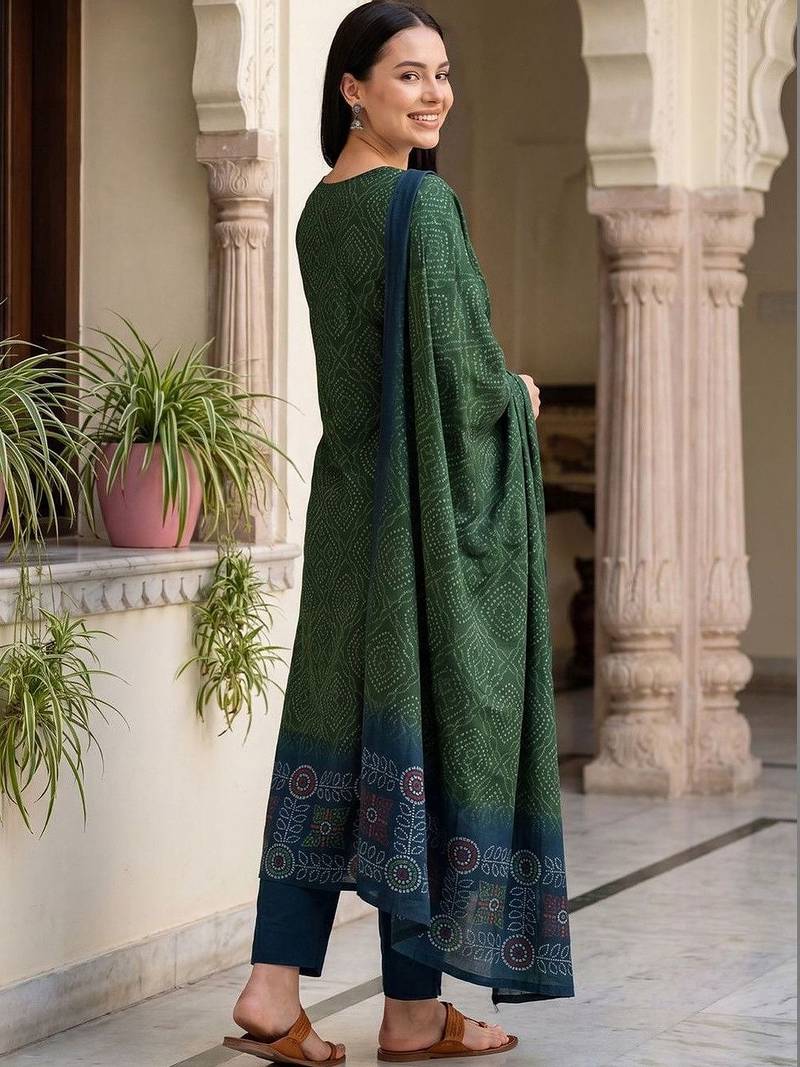 Women Ethnic Motifs Printed Regular Kurta with Trousers & With Dupatta