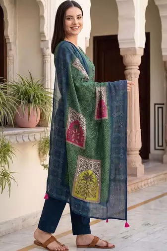 Women Ethnic Motifs Printed Regular Kurta with Trousers & With Dupatta