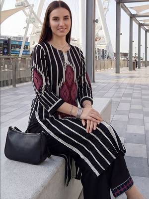 Women Printed Regular  Cotton Kurta with Palazzos 1