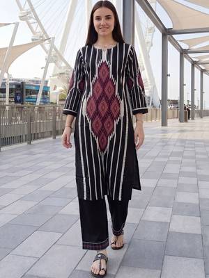 Women Printed Regular  Cotton Kurta with Palazzos 3