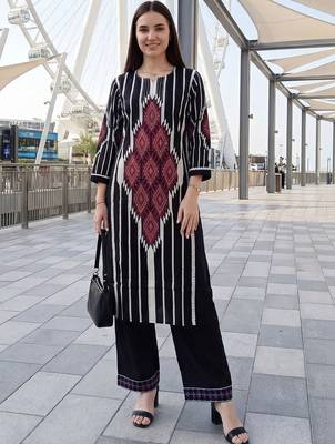 Women Printed Regular  Cotton Kurta with Palazzos 5
