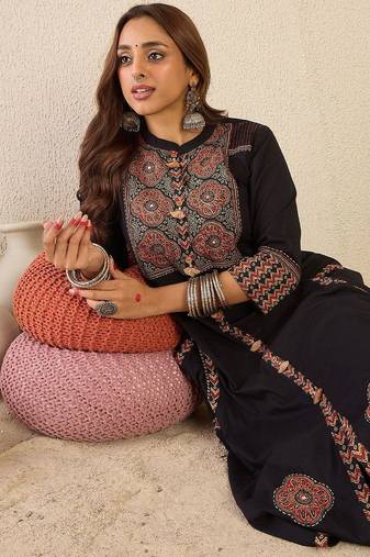 Ethnic Motifs Printed Mandarin Collar A Line  Cotton Kurta With Trousers