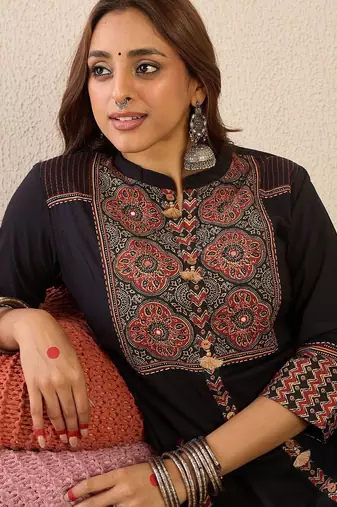 Ethnic Motifs Printed Mandarin Collar A Line  Cotton Kurta With Trousers