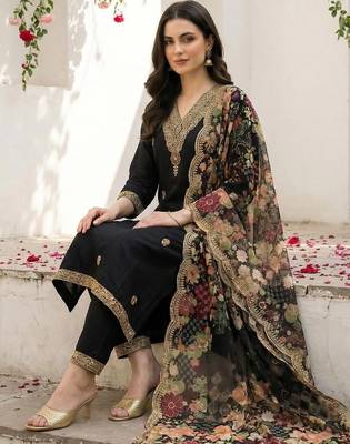 Women Floral Embroidered Regular Thread Work Kurta with Trousers & With Dupatta 1