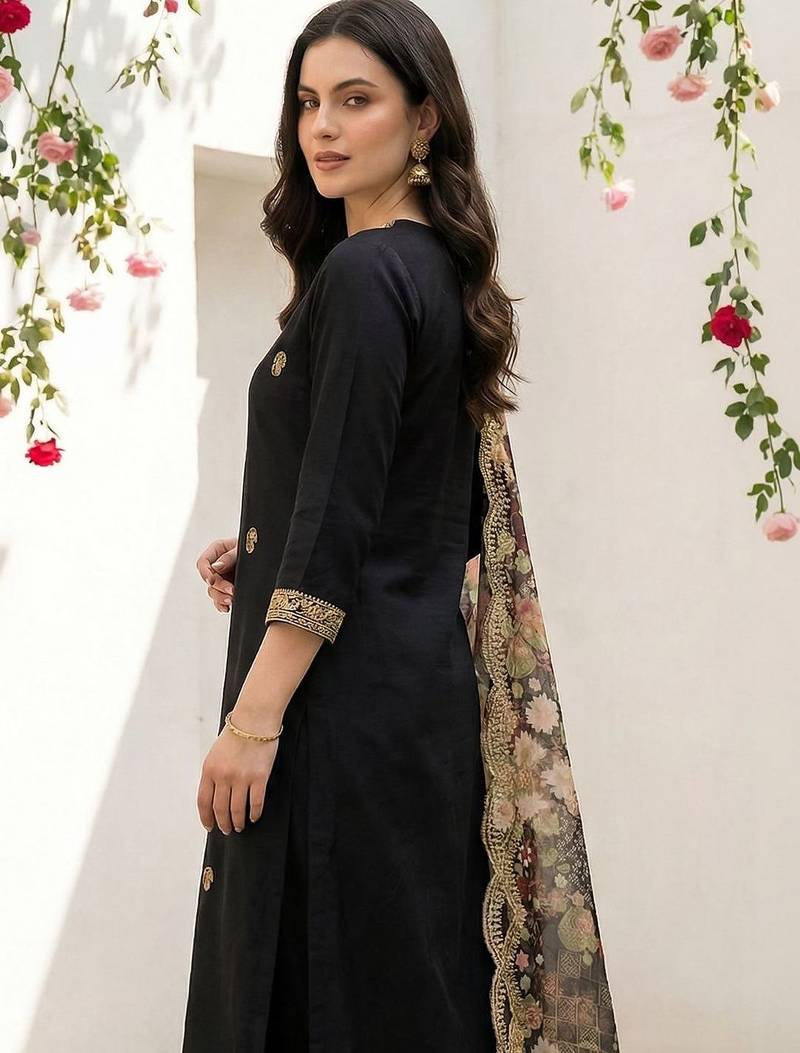 Women Floral Embroidered Regular Thread Work Kurta with Trousers & With Dupatta