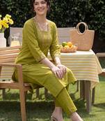 Women Ethnic Motifs Embroidered Regular Thread Work Cotton Kurta Trousers