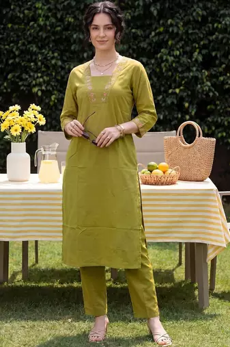 Women Ethnic Motifs Embroidered Regular Thread Work Cotton Kurta Trousers