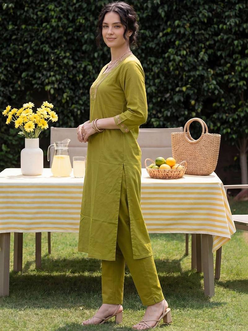 Women Ethnic Motifs Embroidered Regular Thread Work Cotton Kurta Trousers