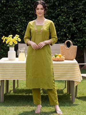 Women Ethnic Motifs Embroidered Regular Thread Work Cotton Kurta Trousers 5