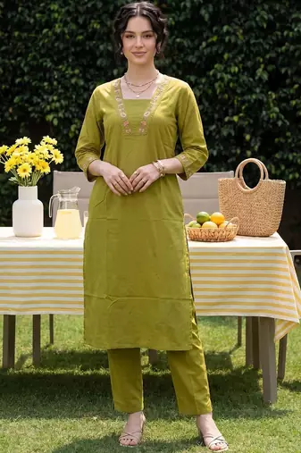 Women Ethnic Motifs Embroidered Regular Thread Work Cotton Kurta Trousers