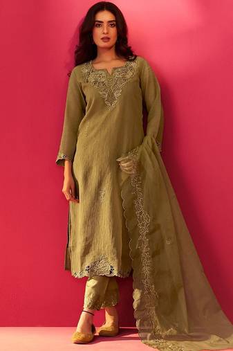 Women Floral Embroidered Kurta with Trousers & Dupatta