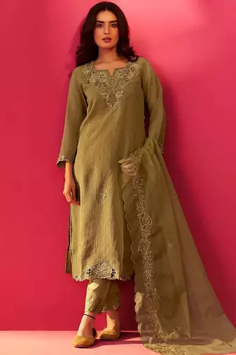 Women Floral Embroidered Kurta with Trousers & Dupatta