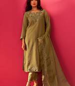 Women Floral Embroidered Kurta with Trousers & Dupatta