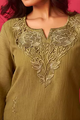 Women Floral Embroidered Kurta with Trousers & Dupatta