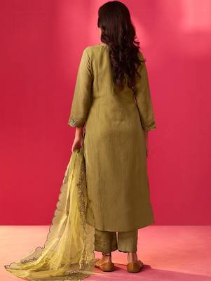 Women Floral Embroidered Kurta with Trousers & Dupatta 3