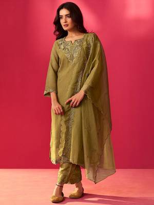 Women Floral Embroidered Kurta with Trousers & Dupatta 4