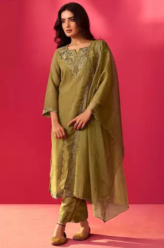 Women Floral Embroidered Kurta with Trousers & Dupatta