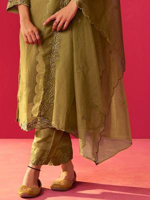 Women Floral Embroidered Kurta with Trousers & Dupatta 5