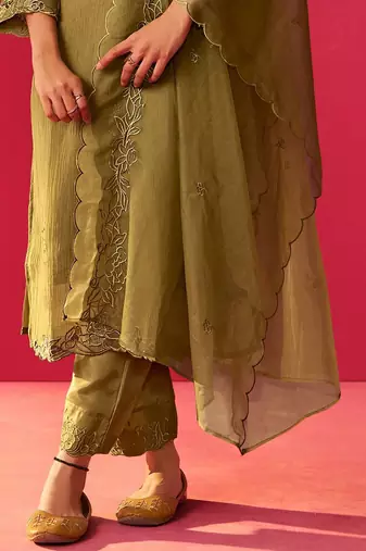 Women Floral Embroidered Kurta with Trousers & Dupatta