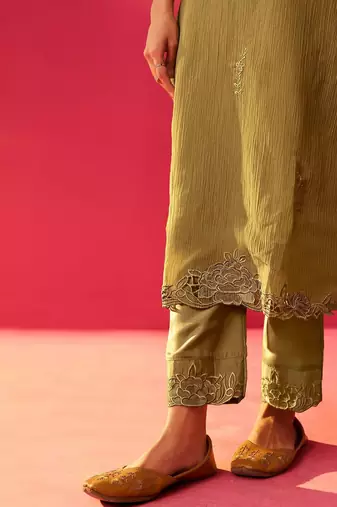 Women Floral Embroidered Kurta with Trousers & Dupatta
