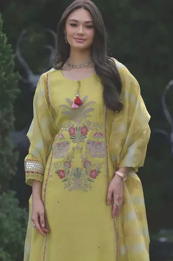 Women Animal Embroidered Regular Sequinned Kurta with Trousers & With Dupatta