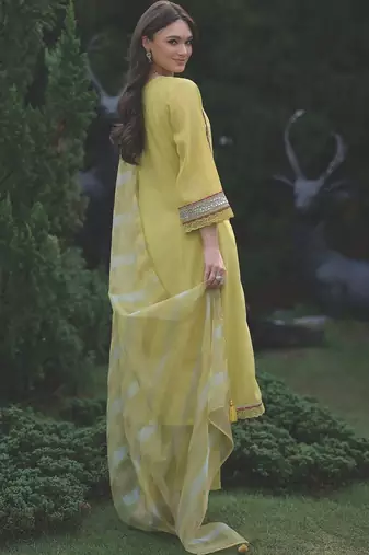 Women Animal Embroidered Regular Sequinned Kurta with Trousers & With Dupatta