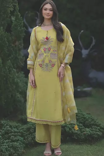 Women Animal Embroidered Regular Sequinned Kurta with Trousers & With Dupatta
