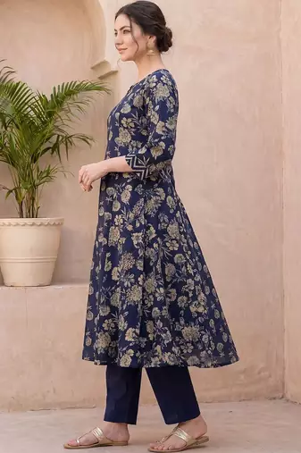 Women Floral Printed Regular  Cotton Kurta with Trousers & With Dupatta