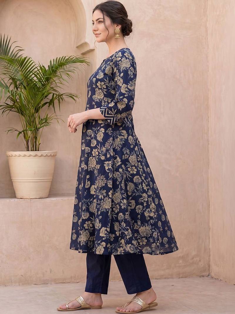 Women Floral Printed Regular  Cotton Kurta with Trousers & With Dupatta