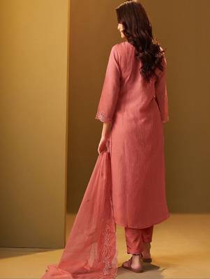 Women Floral Embroidered Regular Thread Work Kurta with Trousers & With Dupatta 2