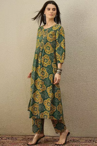 Women Ethnic Motifs Printed Pleated  Cotton Kurta with Trousers