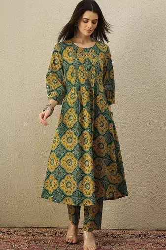 Women Ethnic Motifs Printed Pleated  Cotton Kurta with Trousers