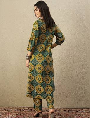 Women Ethnic Motifs Printed Pleated  Cotton Kurta with Trousers 5
